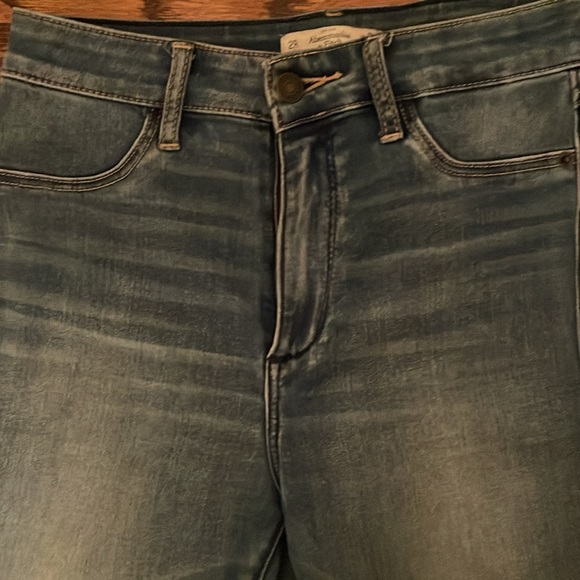 Womens Abercrombie &Fitch size 2R stretchy jeans.Skinny leg. W-26, L-29 highrise - Picture 3 of 9